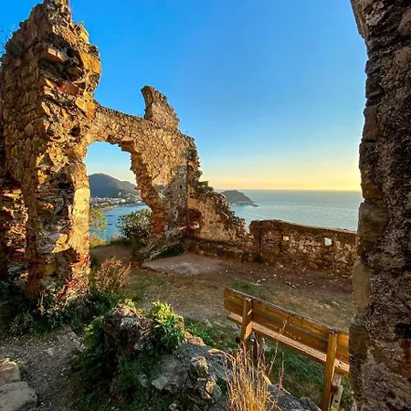 Attico Con Terrazza Fronte Mare A Cavi Di * Lavagna