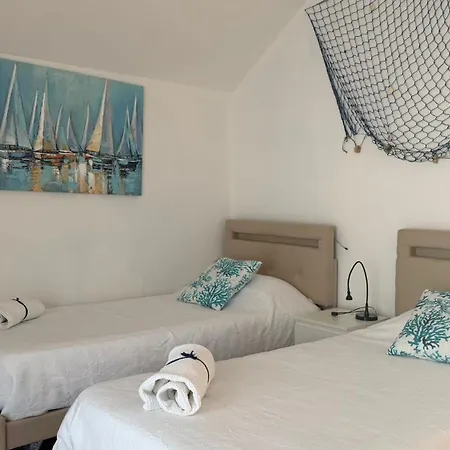 Attico Con Terrazza Fronte Mare A Cavi Di * Lavagna