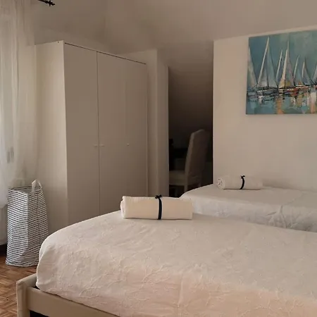 Attico Con Terrazza Fronte Mare A Cavi Di Apartamento