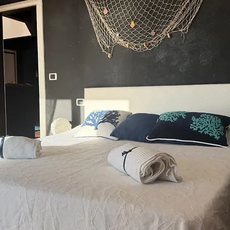 Attico Con Terrazza Fronte Mare A Cavi Di * Lavagna