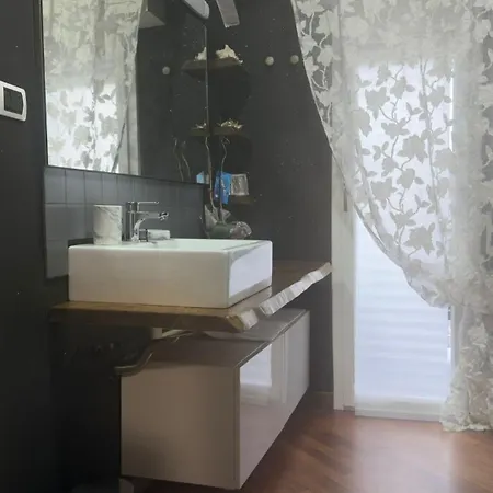 Attico Con Terrazza Fronte Mare A Cavi Di *