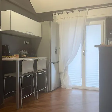Attico Con Terrazza Fronte Mare A Cavi Di *