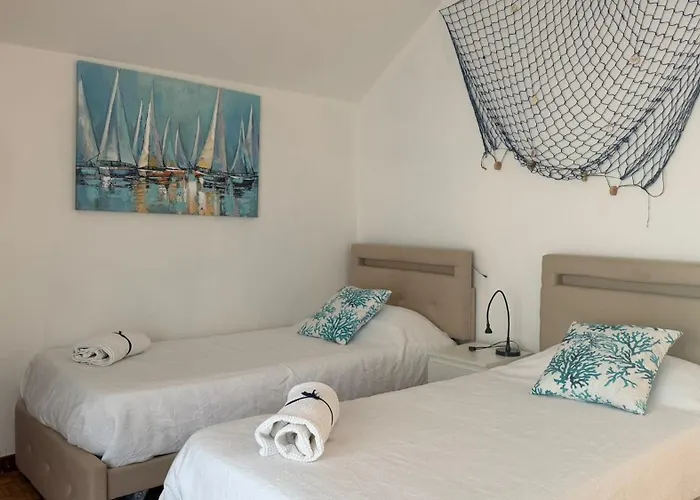 Attico Con Terrazza Fronte Mare A Cavi Di * Лаванья