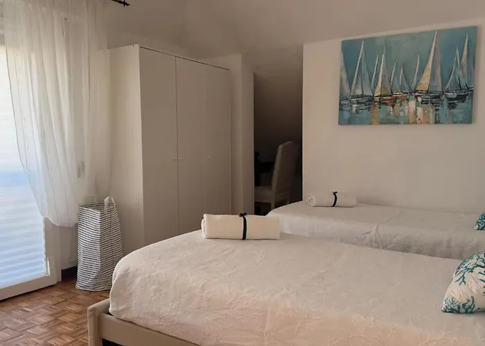 Attico Con Terrazza Fronte Mare A Cavi Di Апартаменты