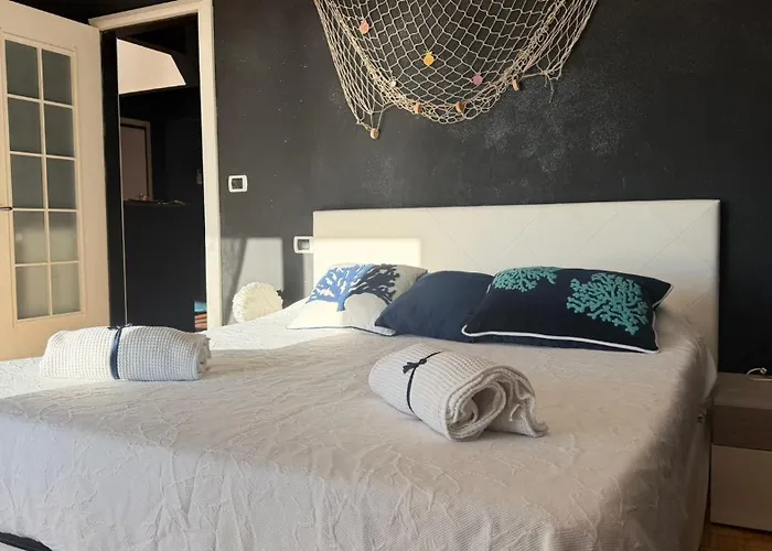Attico Con Terrazza Fronte Mare A Cavi Di * Lavagna