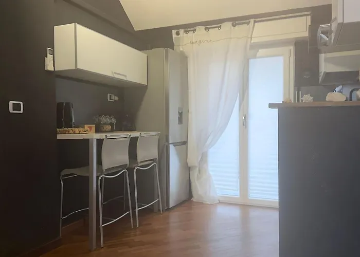 Attico Con Terrazza Fronte Mare A Cavi Di *