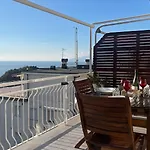 Attico Con Terrazza Fronte Mare A Cavi Di Lavagna