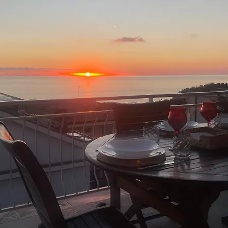 Attico Con Terrazza Vista Mare A Cavi Di Lavagna
