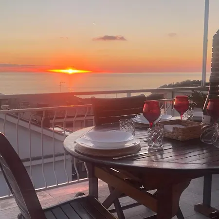 Attico Con Terrazza Fronte Mare A Cavi Di * Lavagna