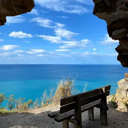 Appartamento Attico Con Terrazza Fronte Mare A Cavi Di Lavagna
